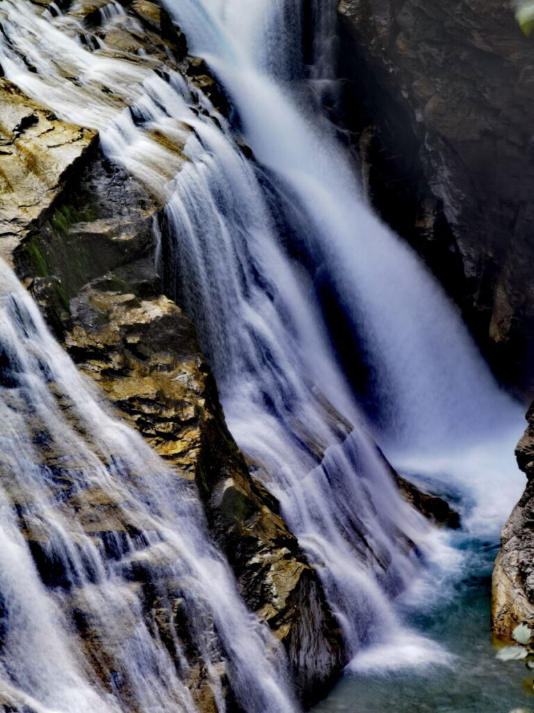 Der Bad Gasteiner Wasserfall fällt 341 Meter über die Felsen