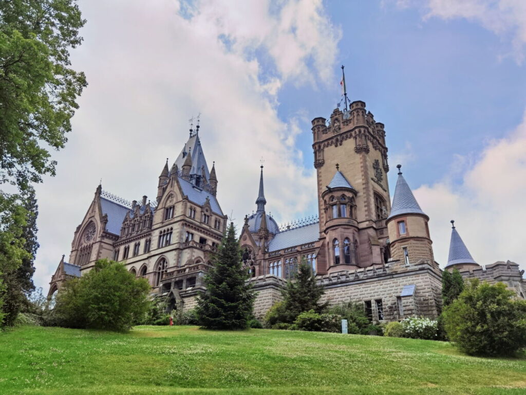 Das Schloss Drachenburg auf dem Drachenfels